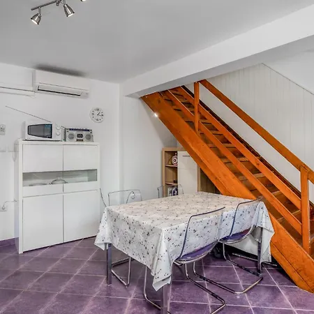 Feriehus Amazing In With Wifi